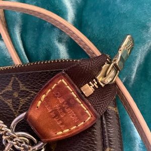 Authentic Louis Vuitton crossbody